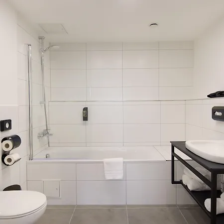 Trip Frankfurt-heusenstamm Tagungshotel 4* הויזנשטם